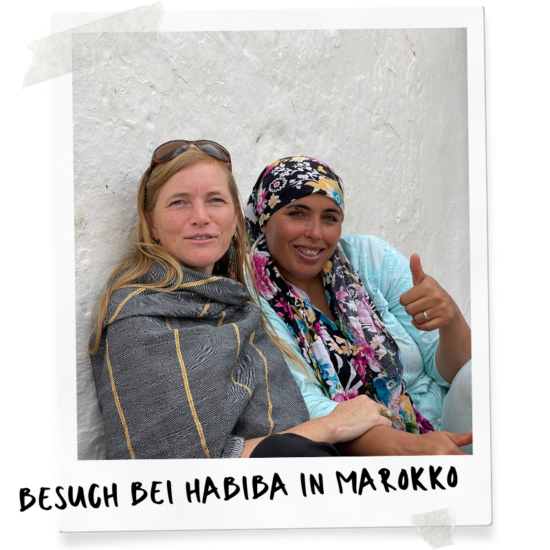 Eva Helmeth Seite an Seite mit Habiba
